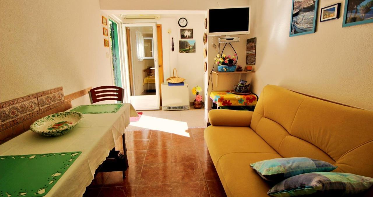 Seaside Apartment Omis Bagian luar foto